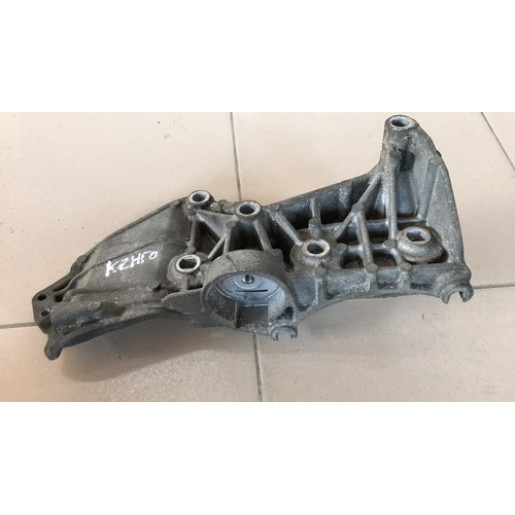 Кронштейн кріплення генератора Renault Kangoo 2008-2016 8200669495